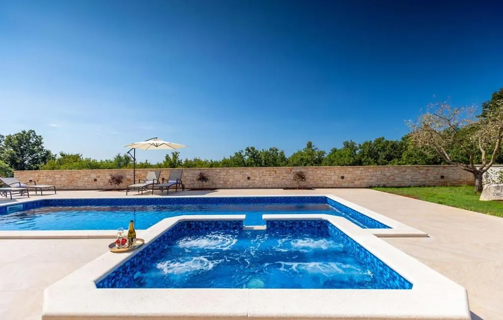 Beautiful Villa Bel Fiore In Sv Lovrec Vošteni