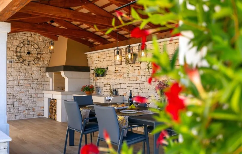 Beautiful Villa Bel Fiore In Sv Lovrec Vošteni Horvátország